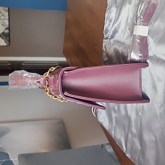 Badgley Mischka Plum Crossbody handbag Nwt - Picture 3 of 15